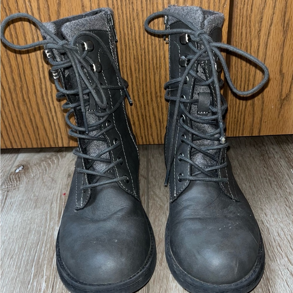 Stylish Black Lace-Up Women's Boots